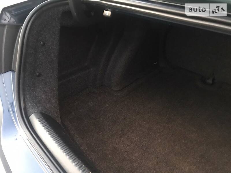 Седан Volkswagen Jetta 2014 в Львові