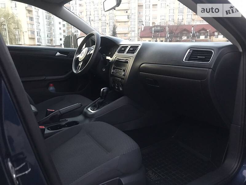 Седан Volkswagen Jetta 2014 в Львові