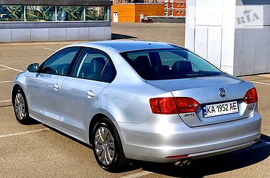 Седан Volkswagen Jetta 2011 в 