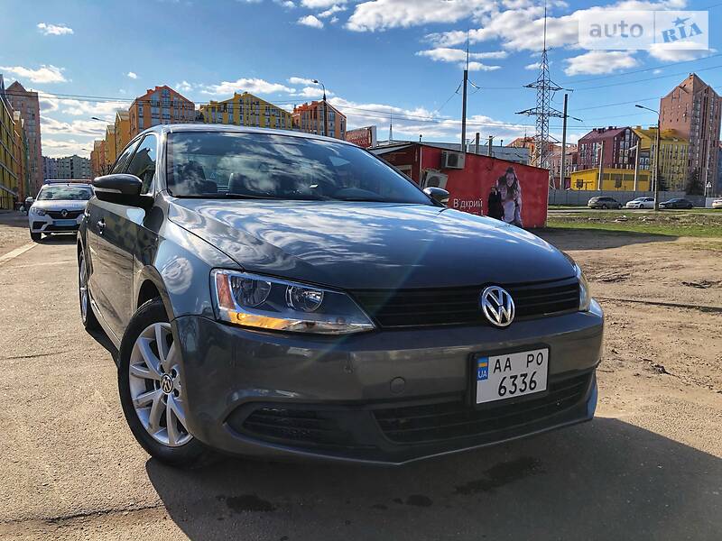 Седан Volkswagen Jetta 2013 в 