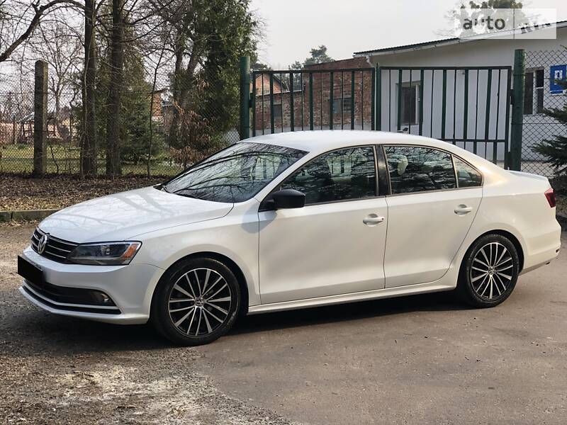 Седан Volkswagen Jetta 2016 в 
