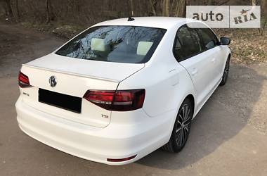 Седан Volkswagen Jetta 2016 в 