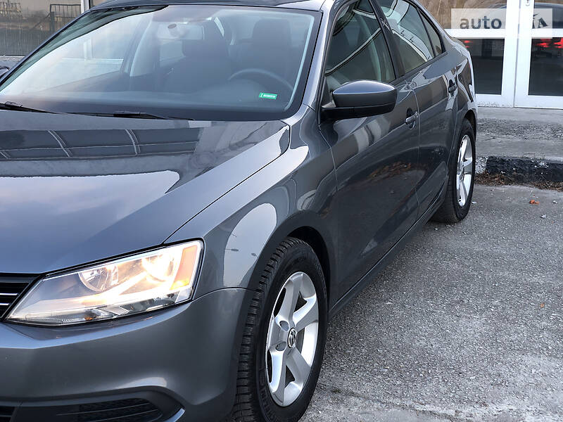 Седан Volkswagen Jetta 2012 в Івано-Франківську