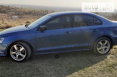 Седан Volkswagen Jetta 2015 в 