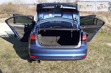 Седан Volkswagen Jetta 2015 в 