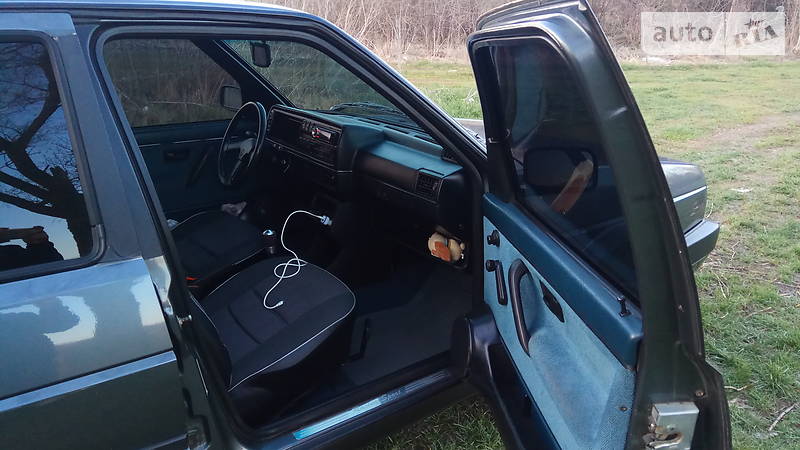 Хетчбек Volkswagen Jetta 1990 в П'ятихатках