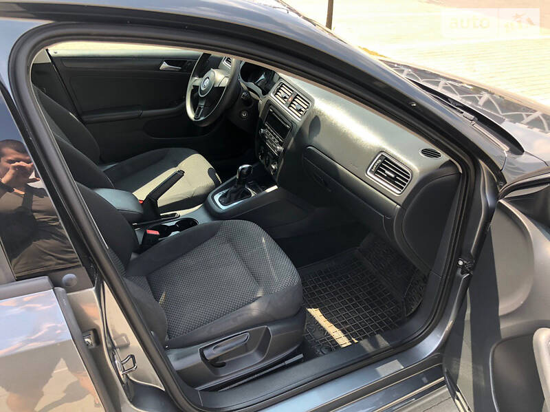 Седан Volkswagen Jetta 2014 в Хмельницькому