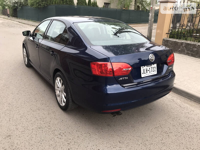Седан Volkswagen Jetta 2014 в Львові