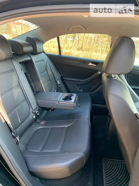 Седан Volkswagen Jetta 2013 в Києві