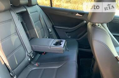 Седан Volkswagen Jetta 2013 в 