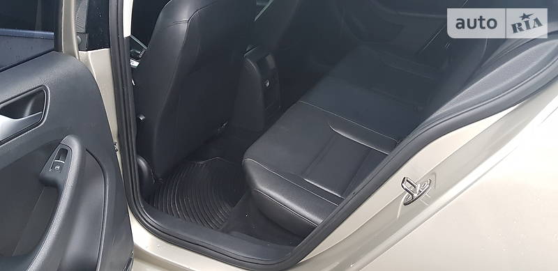 Седан Volkswagen Jetta 2012 в Києві