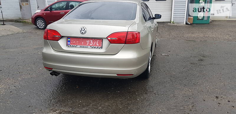 Седан Volkswagen Jetta 2012 в Києві