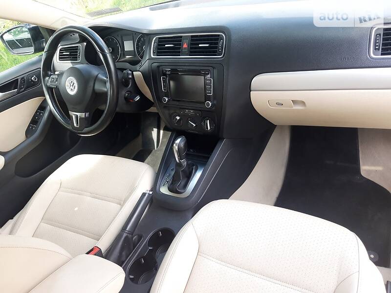 Седан Volkswagen Jetta 2013 в Дніпрі фото 2 Седан Volkswagen Jetta 2013 в Дніпрі