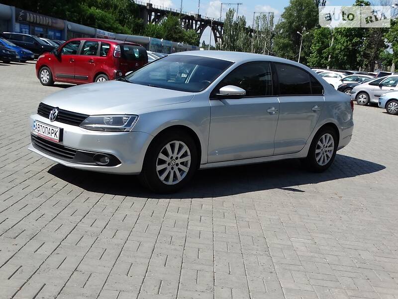 Седан Volkswagen Jetta 2012 в Дніпрі