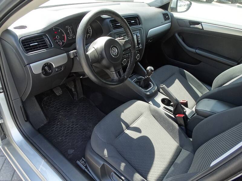 Седан Volkswagen Jetta 2012 в Дніпрі