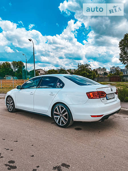 Седан Volkswagen Jetta 2014 в Києві