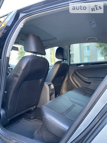 Седан Volkswagen Jetta 2015 в Києві
