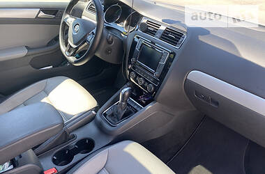 Седан Volkswagen Jetta 2016 в 