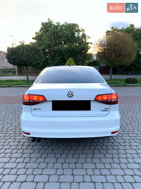Седан Volkswagen Jetta 2016 в Ужгороде