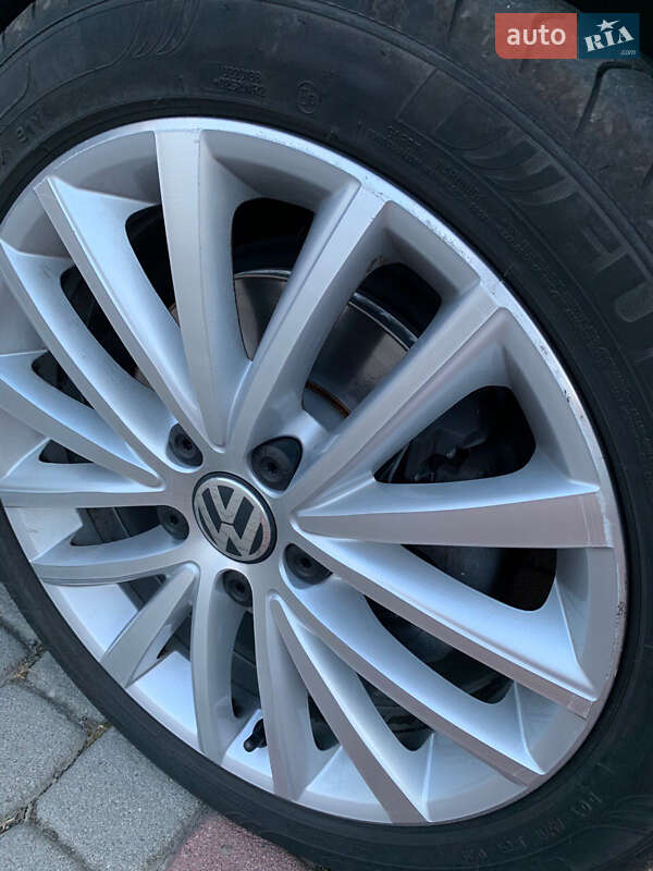 Седан Volkswagen Jetta 2016 в Ужгороде