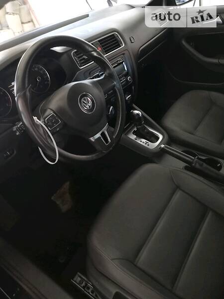 Седан Volkswagen Jetta 2012 в Мариуполе
