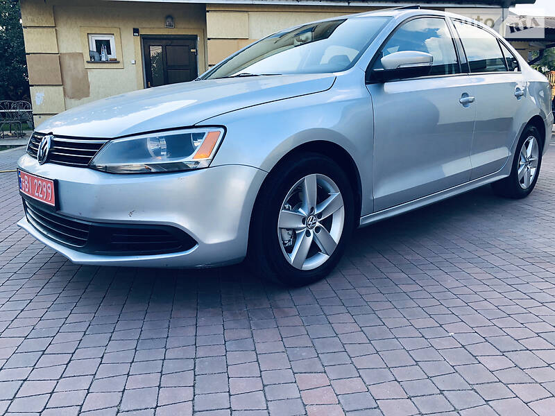 Седан Volkswagen Jetta 2011 в Луцьку