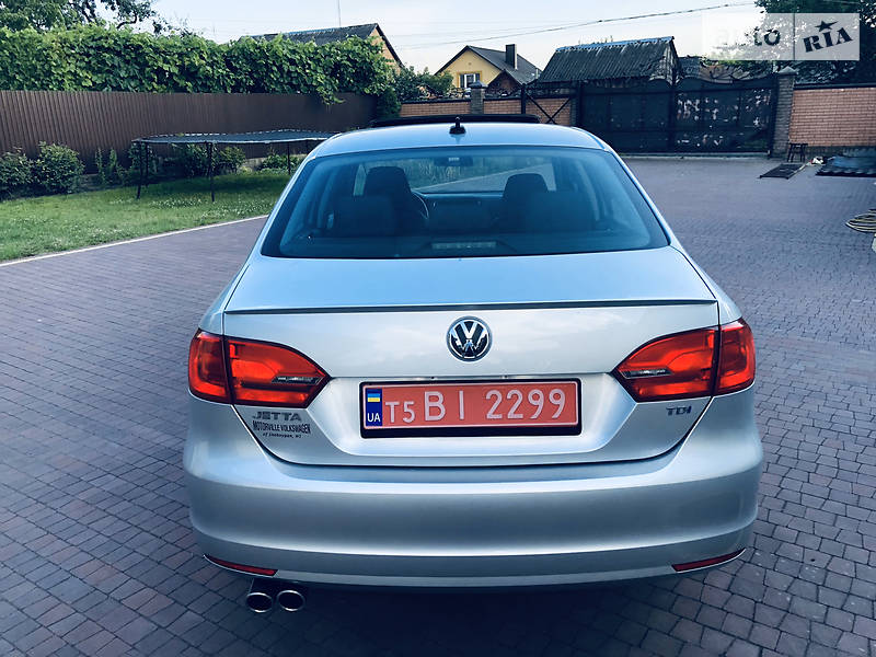 Седан Volkswagen Jetta 2011 в Луцьку