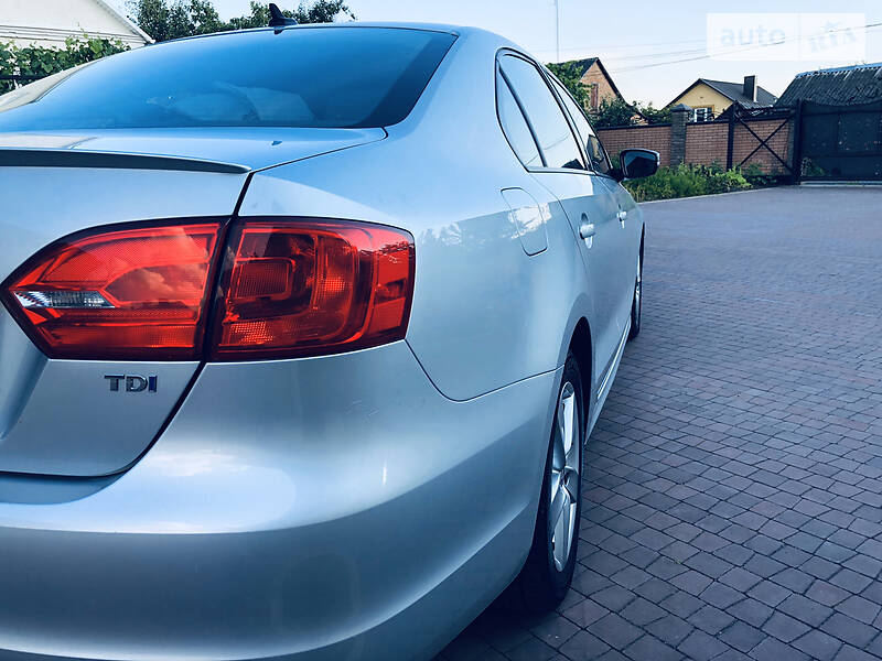 Седан Volkswagen Jetta 2011 в Луцьку