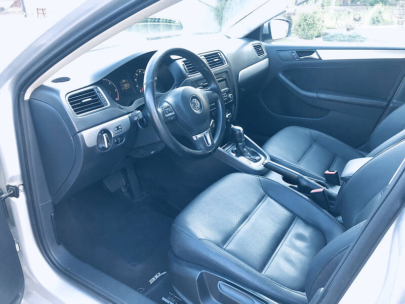 Седан Volkswagen Jetta 2011 в Луцьку