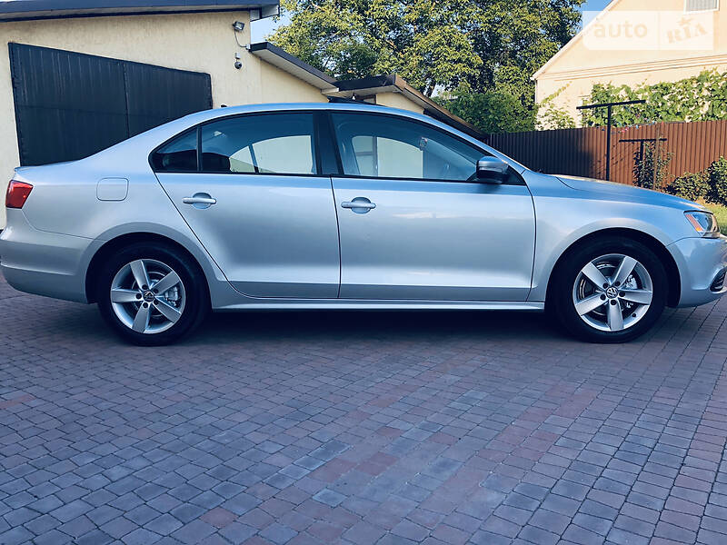 Седан Volkswagen Jetta 2011 в Луцьку