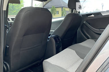 Седан Volkswagen Jetta 2013 в 