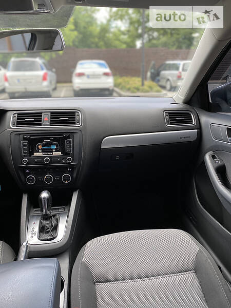 Седан Volkswagen Jetta 2013 в Києві