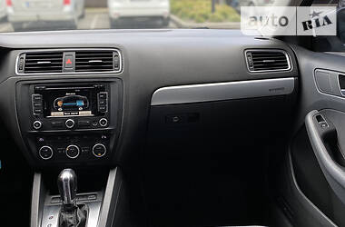Седан Volkswagen Jetta 2013 в 