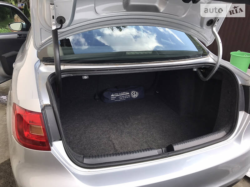 Седан Volkswagen Jetta 2012 в Ужгороді фото 11 Седан Volkswagen Jetta 2012 в Ужгороді