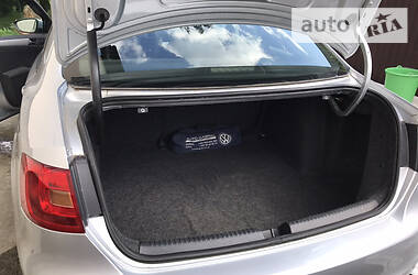 Седан Volkswagen Jetta 2012 в 