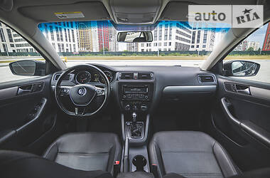 Седан Volkswagen Jetta 2015 в 