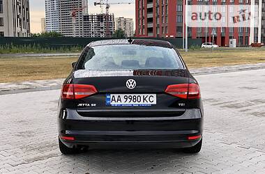 Седан Volkswagen Jetta 2015 в 