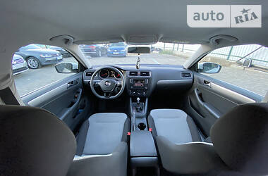 Седан Volkswagen Jetta 2017 в 