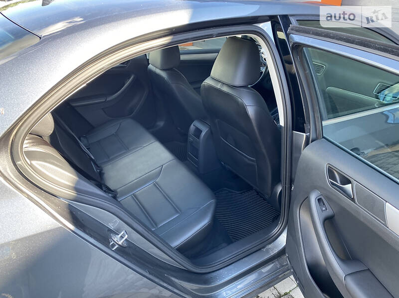 Седан Volkswagen Jetta 2016 в Києві