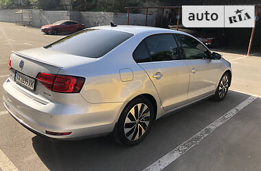 Седан Volkswagen Jetta 2016 в Києві