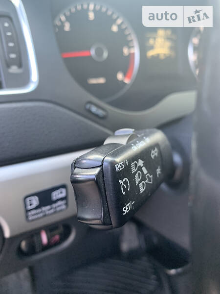 Седан Volkswagen Jetta 2012 в Днепре