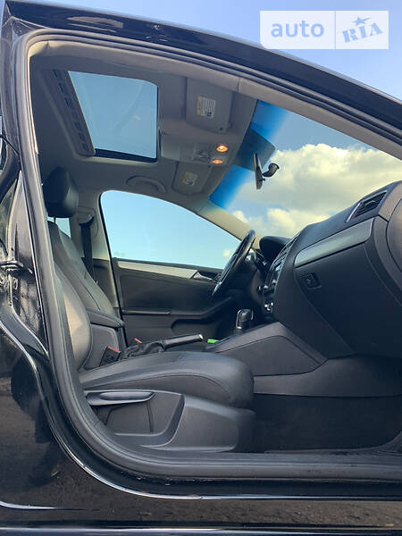 Седан Volkswagen Jetta 2012 в Днепре