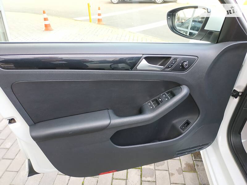 Седан Volkswagen Jetta 2016 в Києві