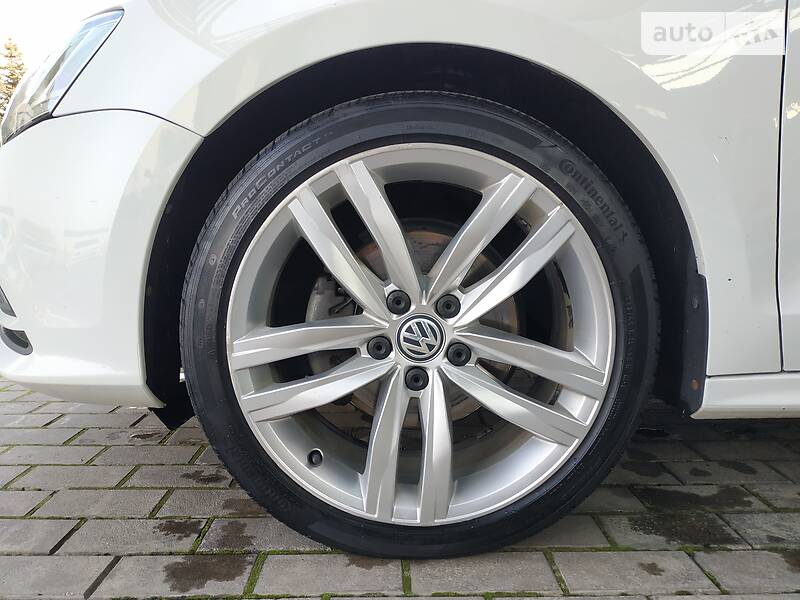 Седан Volkswagen Jetta 2016 в Києві