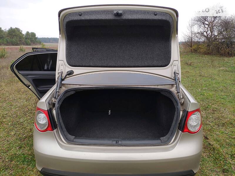 Седан Volkswagen Jetta 2006 в Радивилове