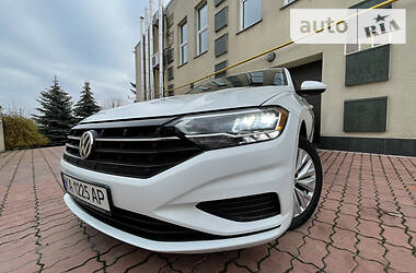 Седан Volkswagen Jetta 2019 в 