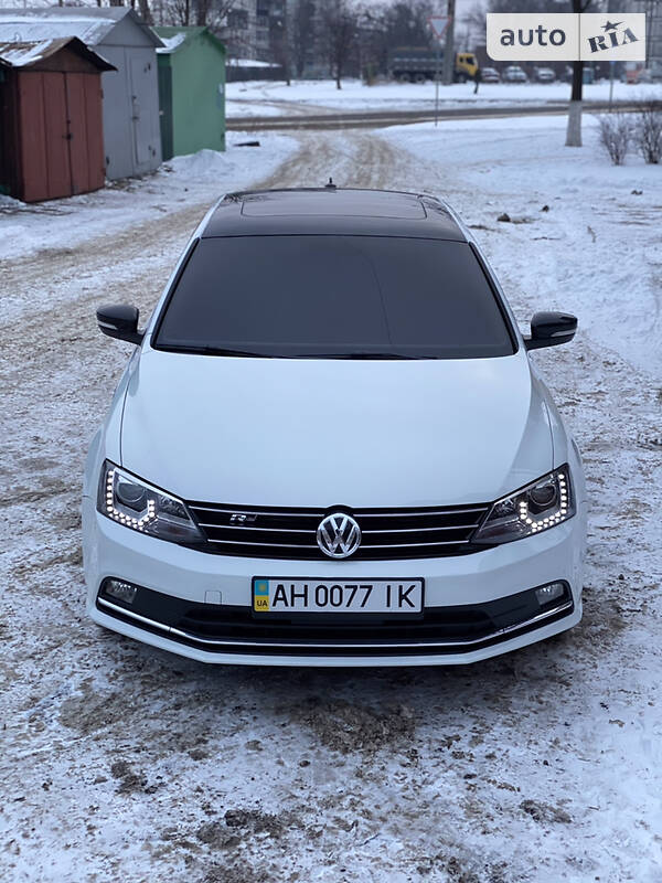 Седан Volkswagen Jetta 2016 в Мариуполе