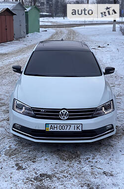 Седан Volkswagen Jetta 2016 в Мариуполе