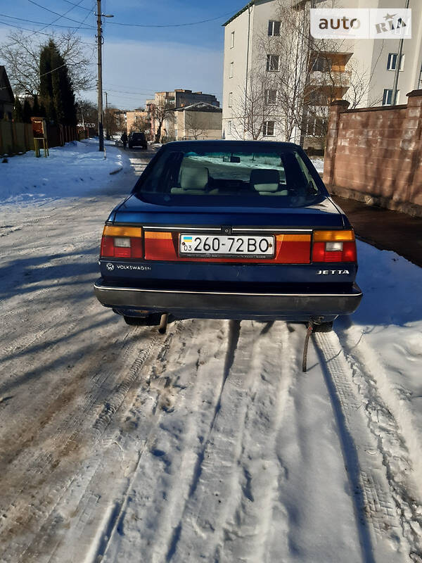 Седан Volkswagen Jetta 1987 в Нововолынске