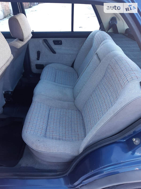 Седан Volkswagen Jetta 1987 в Нововолынске